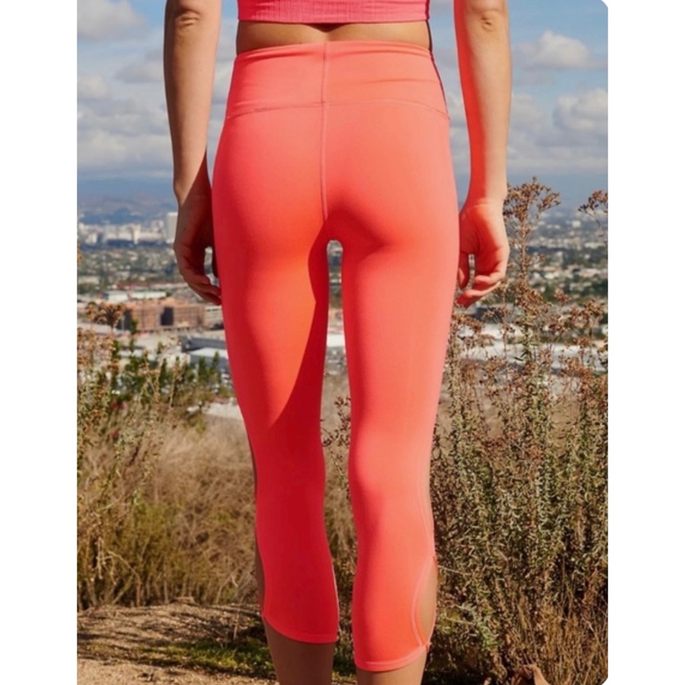 FREE PEOPLE MOVEMENT High-Rise 3/4 Infinity Cut Out Leggings Neon Coral Small - Picture 2 of 6